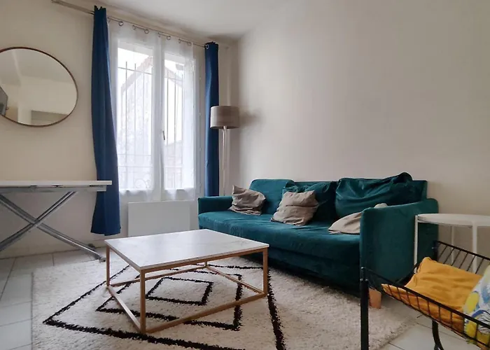 Modern 1 Bedroom Apartment Near The Metro.