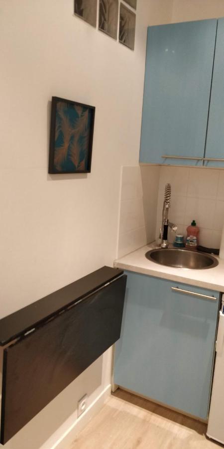 Modern 1 Bedroom Near The Metro.