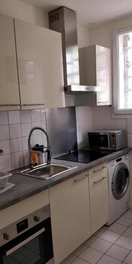 Modern 1 Bedroom Near The Metro. Casa de Férias
