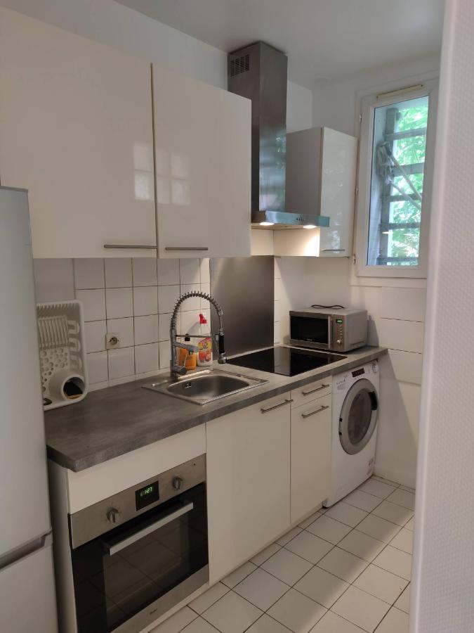 Holiday home Modern 1 Bedroom Near The Metro. *