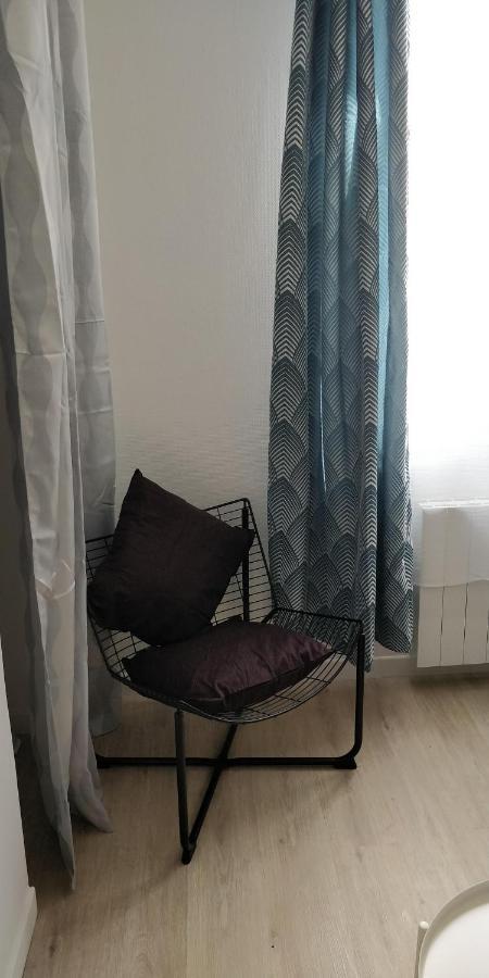 Modern 1 Bedroom Near The Metro.