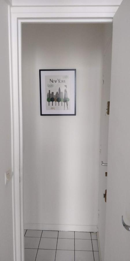 Modern 1 Bedroom Near The Metro.