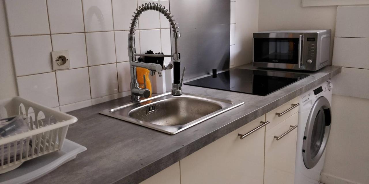 Holiday home Modern 1 Bedroom Near The Metro. *