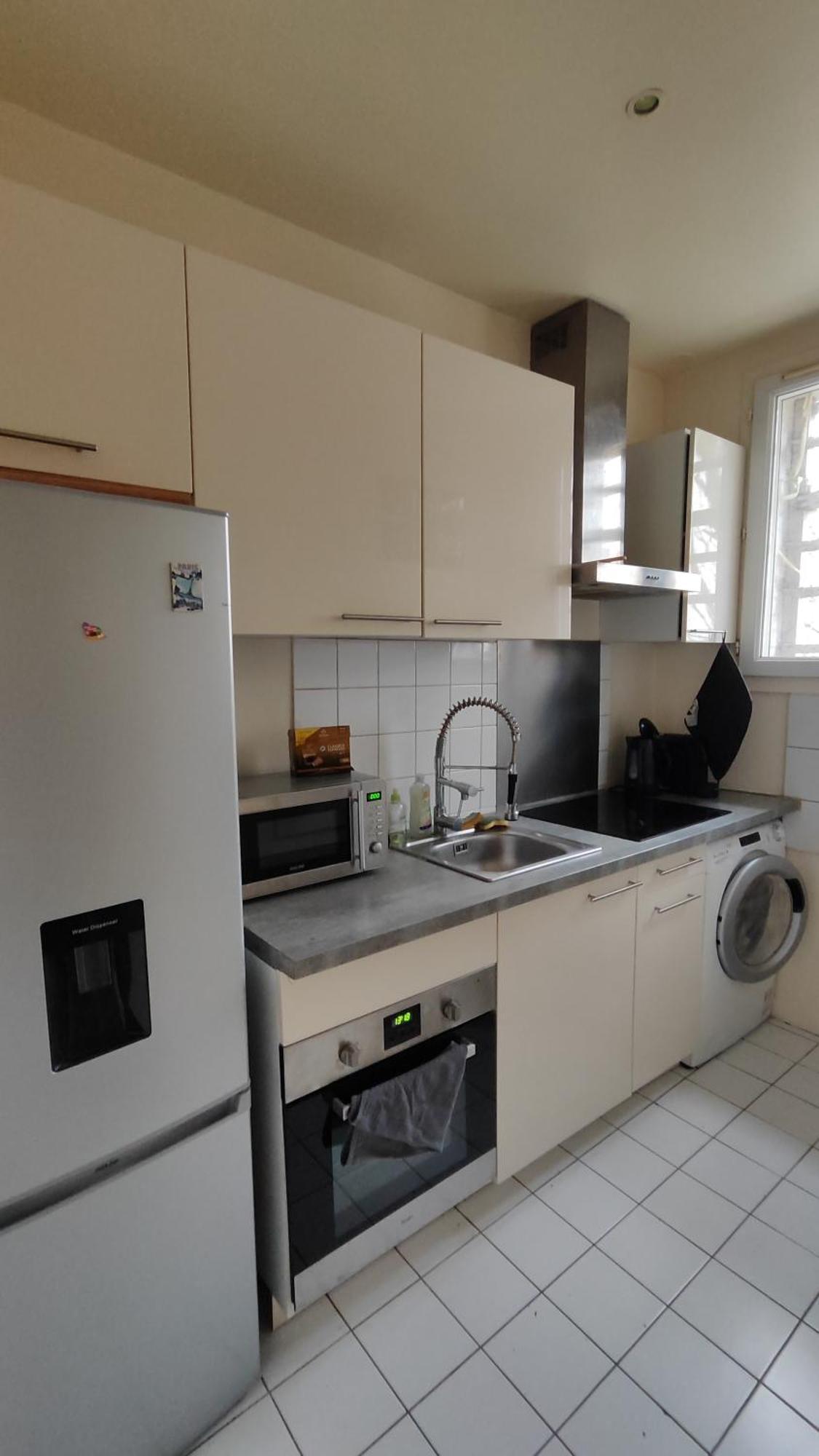 Modern 1 Bedroom Near The Metro.