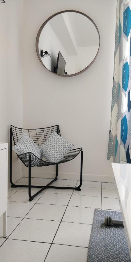 Modern 1 Bedroom Near The Metro.
