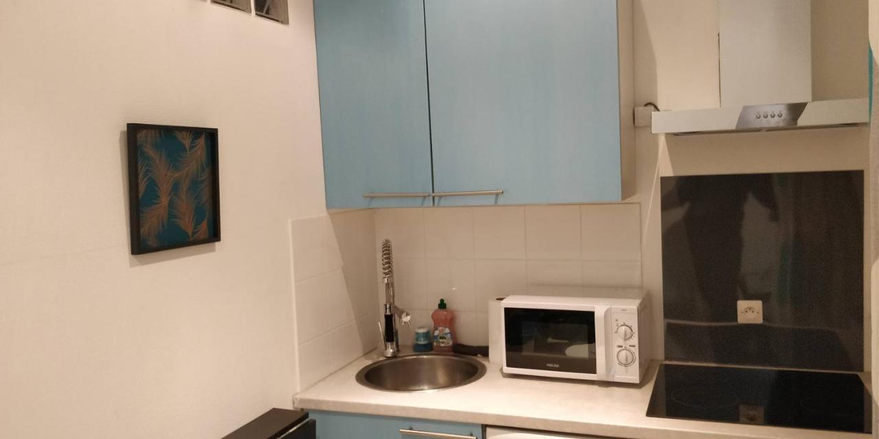Modern 1 Bedroom Near The Metro. Ferienhaus *