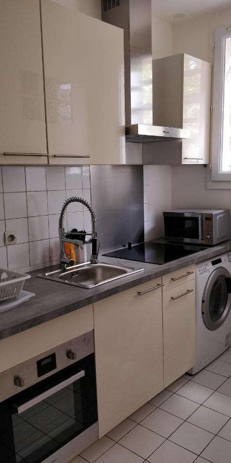 Modern 1 Bedroom Near The Metro. Ferienhaus *